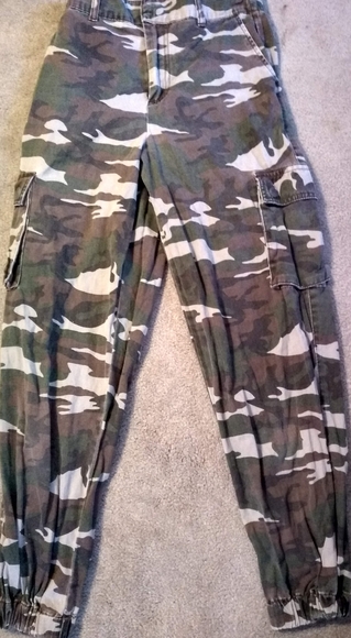 Forever 21 Pants - Cargo Joggar Camo Pants